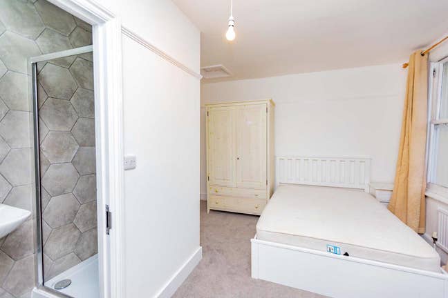 Ensuite Fully Furnished  - E3  Main Photo