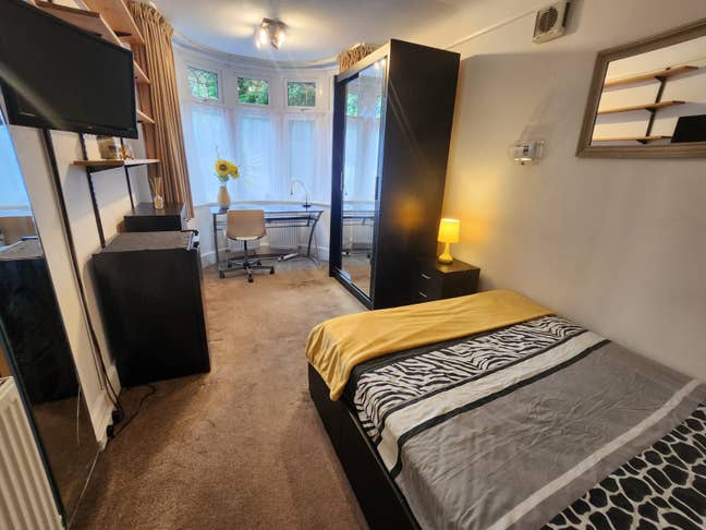 Available now , Double Room,all bills included  Main Photo