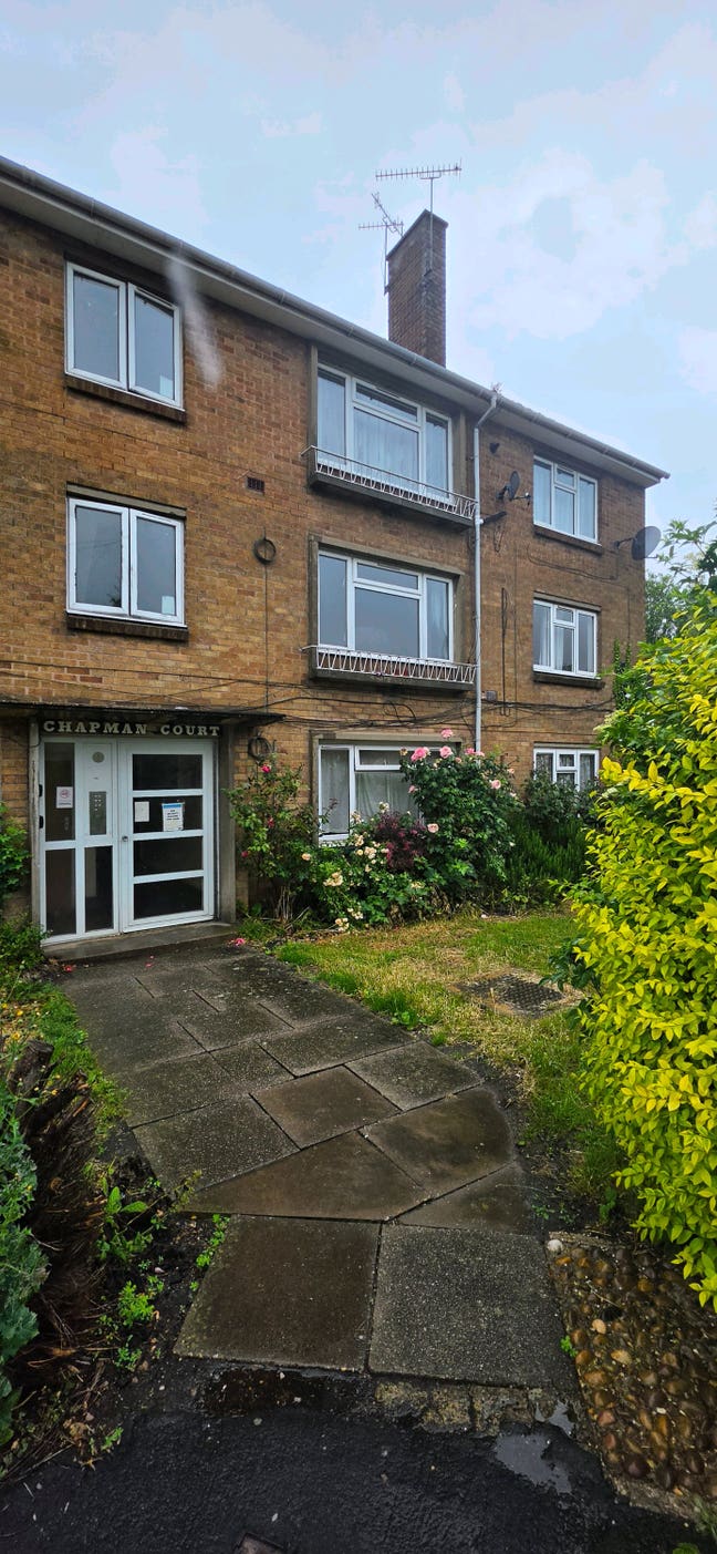 2 Bed Lovely Bright Flat in WARWICK Main Photo