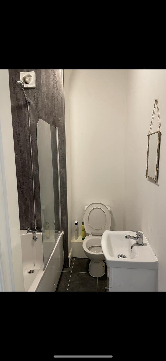 En-suite room 10 minute walk from barrow ship yard Main Photo