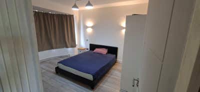 1 Single and 2 Double rooms available in E4 Main Photo
