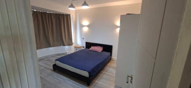 1 Single and 2 Double rooms available in E4 Main Photo