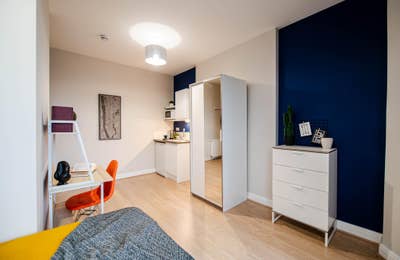 En Suite | 2 Mins to Victoria Station 🚂  Main Photo