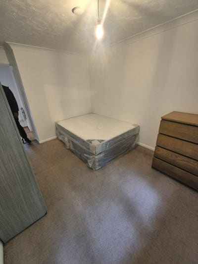Double Peckham Universal Credit Allowed 1100 Main Photo