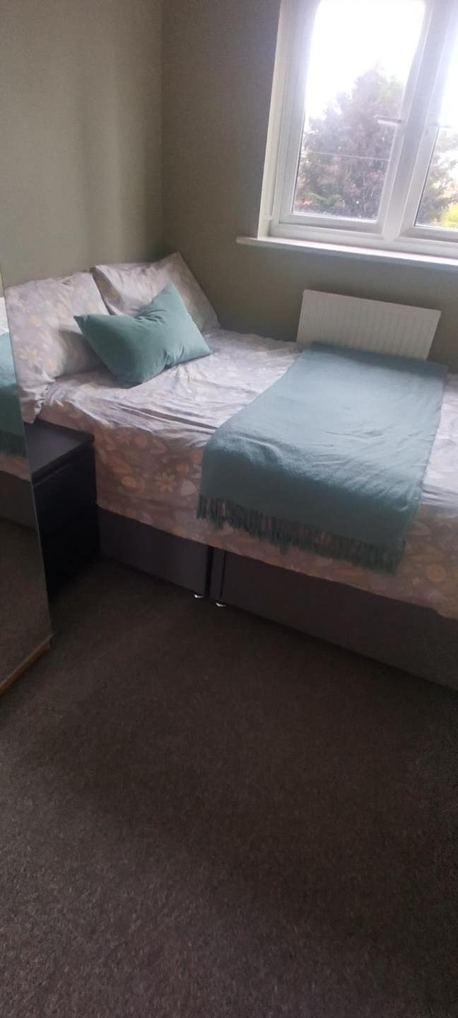 Double room in Hulme townhouse. Great location! Main Photo