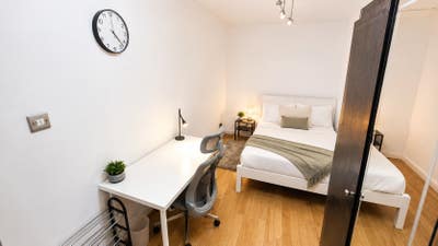 Bright Double Room in a Prime Location – All Bills Main Photo