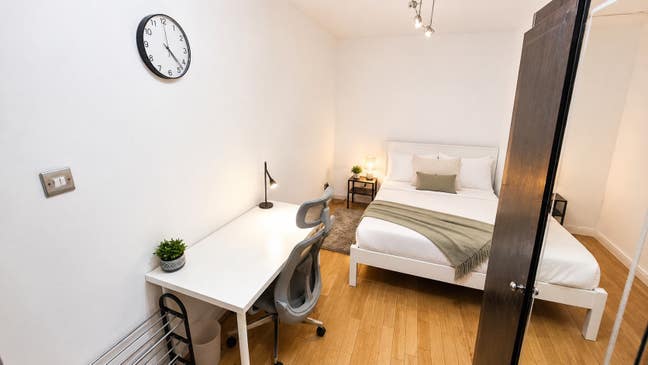 Bright Double Room in a Prime Location – All Bills Main Photo