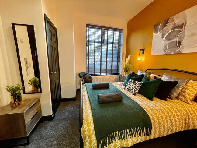 Stylish Large Ensuite Room | Furnished | Bills Inc Main Photo