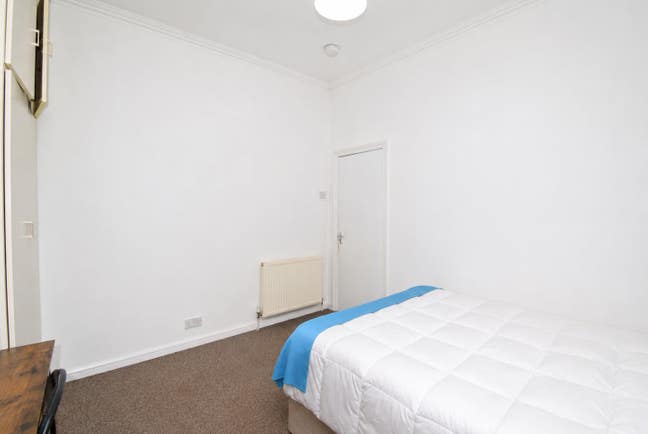 Room Available in a friendly house – Prime Locatio Main Photo