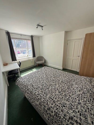 Spacious Ground Floor Double Room  Main Photo