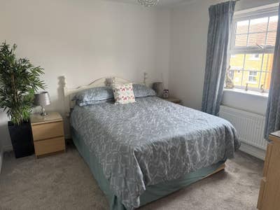 Large Room with en-suite, Kingsway, Glos (Mon-Fri) Main Photo