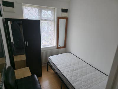 Single room for full-time employed person Main Photo