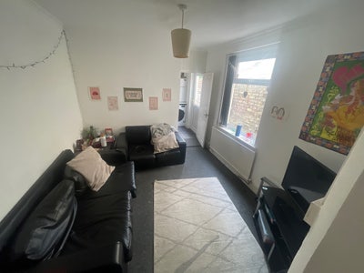 Student Roommate (1 year fixed contract)  Main Photo