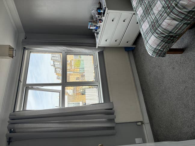 Room to rent in a 3 bed flat near Clapham junction Main Photo
