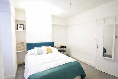 Modern House Share – Great Location & Amenities! Main Photo