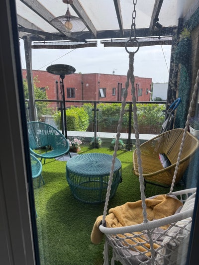 Multiple rooms available in a beautiful house Main Photo