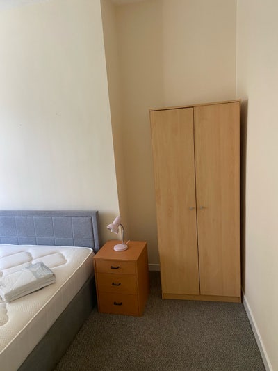 Room available Main Photo