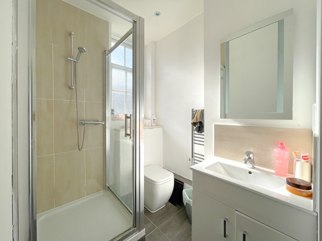 Aamzing Double Room | Marble Arch |  Main Photo