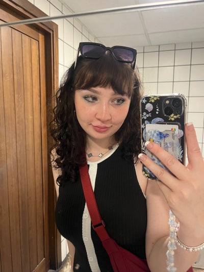 23F for house share/ buddy up  Main Photo