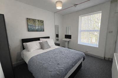 NEW HOUSE IN NG7 Main Photo