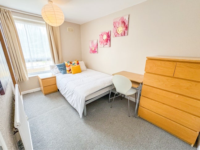 Great Location Redhill Centre! Fab Peaceful House Main Photo