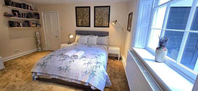 London Spacious King size Bedroom w/ Free Parking Main Photo