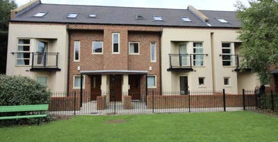 Room avaliable 13 minutes from University of York  Main Photo