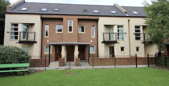 Room avaliable 13 minutes from University of York  Main Photo