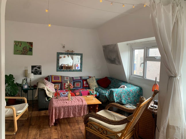 All girls, 3 storey house with 5 beds and terrace Main Photo
