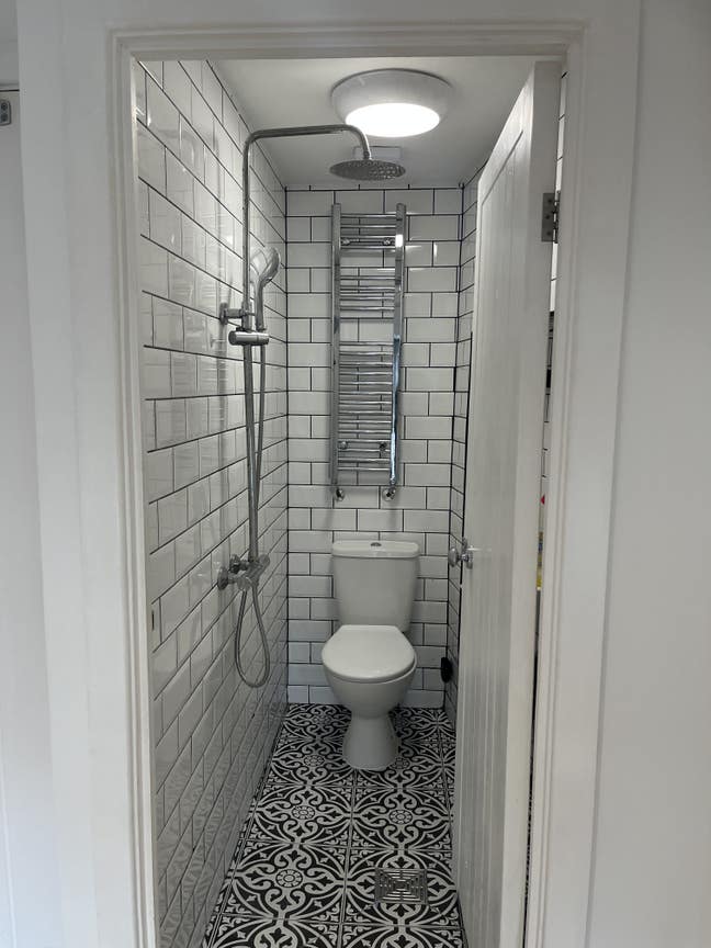 Quiet town centre location - private entrance Main Photo