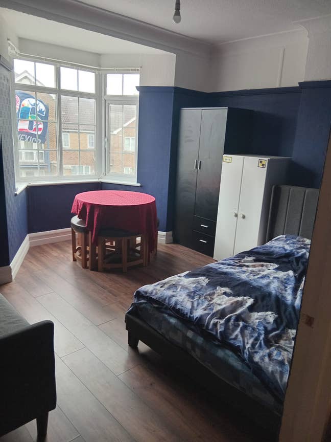 Studio Flat to Let – Edmonton N9 9BB Main Photo