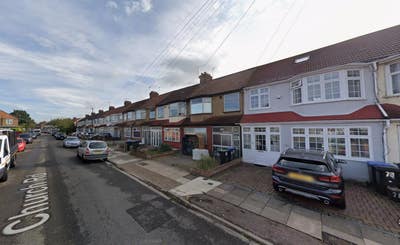 DSS-Studio Flat Available in Edmonton Enfield EN3 Main Photo