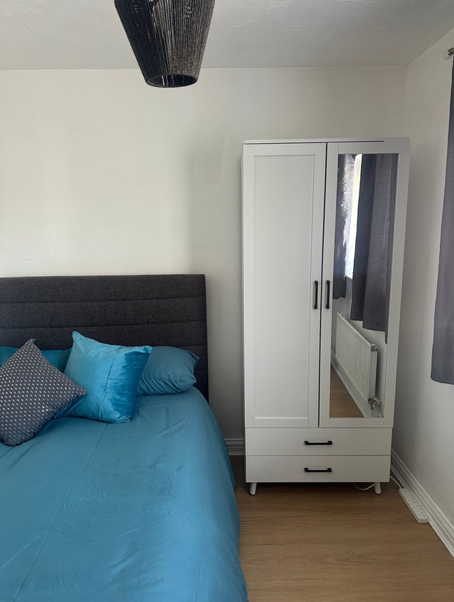 1 bedroom furnished + ALL BILLS-Town Main Photo