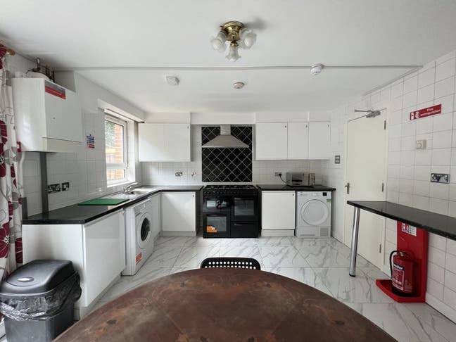 Large Furnished Double Room Available – New Cross Main Photo