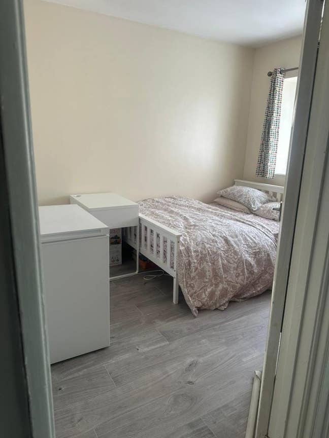 Double Room to let - London E5  Main Photo