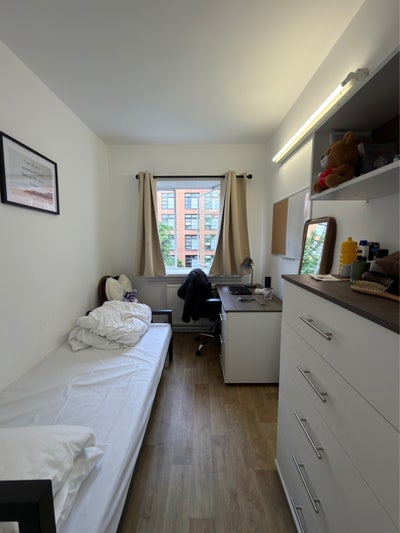Single Room with Shared Bathroom Main Photo