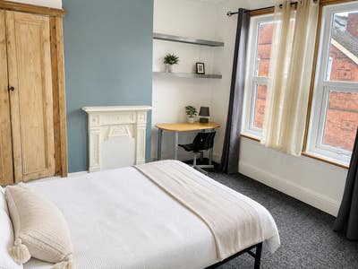 Modern City Centre & JQ Rooms | All Bills Included Main Photo