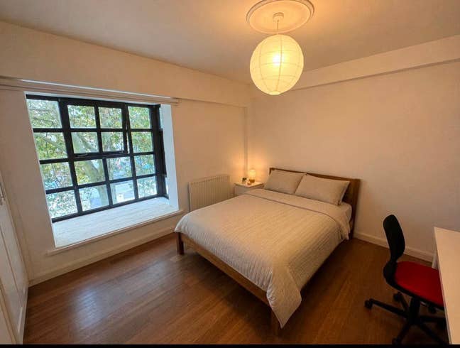 Large En Suite Double Bedroom  Main Photo