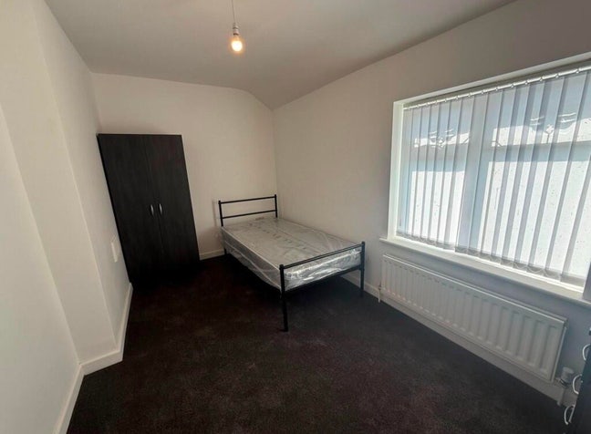 Refurbished 5 Bedroom Property All Bills inc! Main Photo
