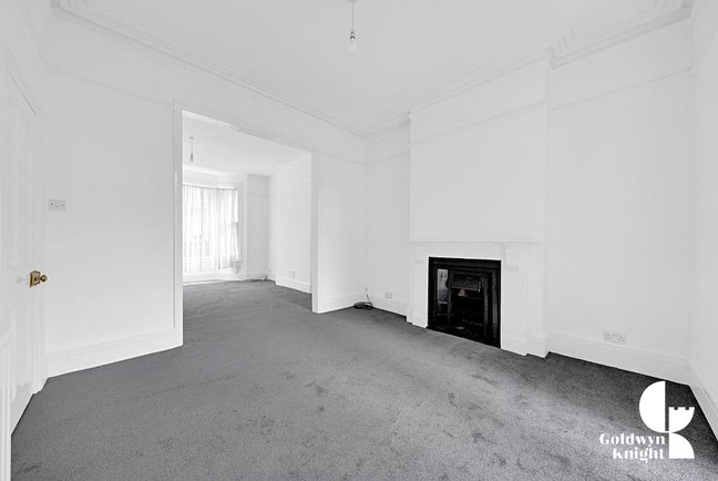 4 - Bedroom House - Charlton SE7  Main Photo
