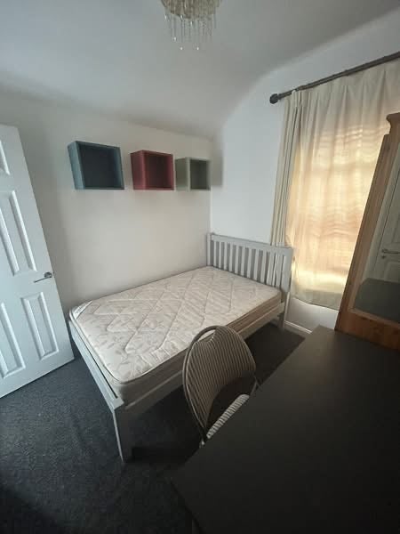 Double en-suite room for rent in Reading Main Photo
