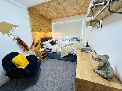  Double  bedroom  with  ensuite  in  Bristol  BS16  Main Photo