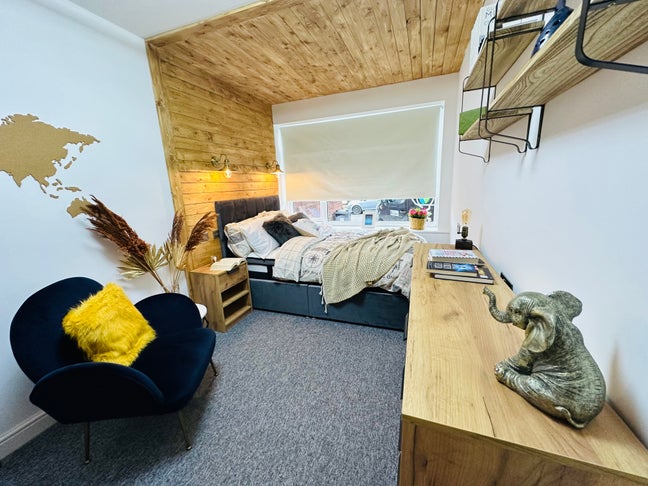  Double  bedroom  with  ensuite  in  Bristol  BS16  Main Photo