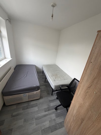 Sharing Room Double Room and Box Room Available  Main Photo