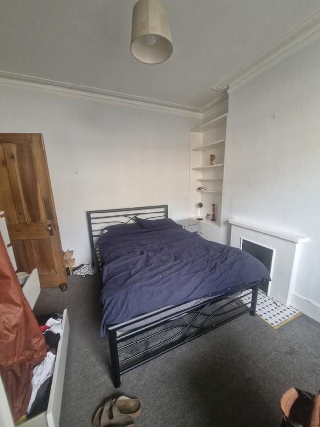 2 rooms available 5 minute walk Tooting Broadway Main Photo