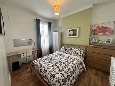 Double Room in SE5 With All Bills Included Main Photo