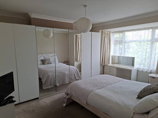 Bright Double Room | Gay-Friendly | CR0 Main Photo