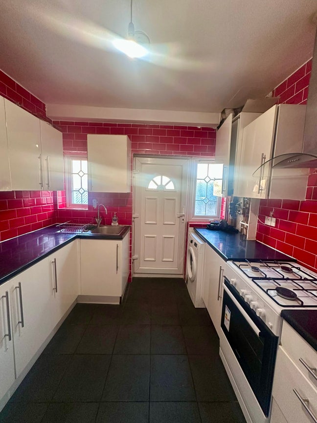 Newly Refurbished house**All Rooms Available/Qmul Main Photo