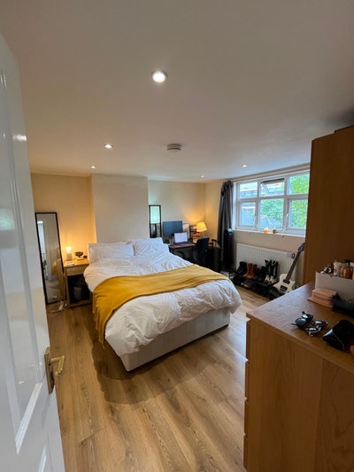 3 large rooms in friendly 6 person house share 🏡 Main Photo