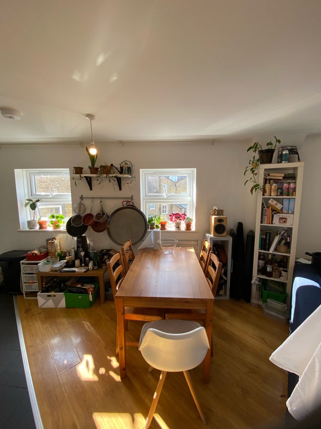 Double room in spacious 2 bed flat in Dalston  Main Photo